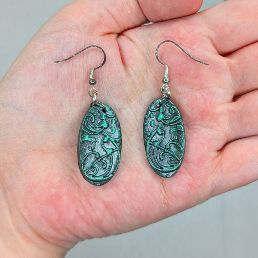 Gothic Green Oval Earrings - Picture 6 of 9